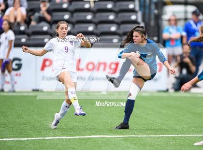 Thumbnail 3 in Evergreen vs. Holy Family (CHSAA 4A State Championship) photogallery.