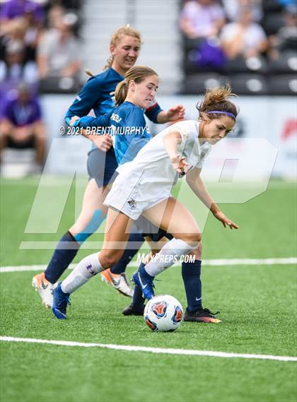 Thumbnail 2 in Evergreen vs. Holy Family (CHSAA 4A State Championship) photogallery.