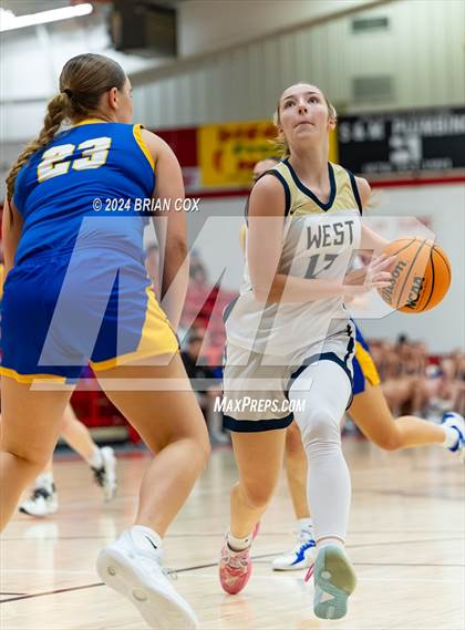 Thumbnail 1 in Mountain Home vs Bentonville West (Billy Ply Classic) photogallery.
