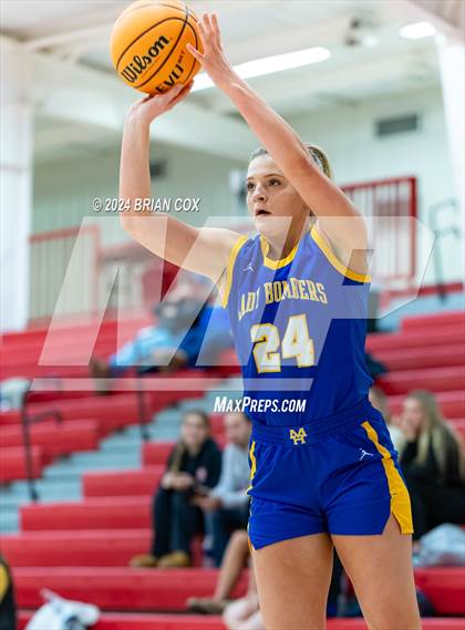 Thumbnail 1 in Mountain Home vs Bentonville West (Billy Ply Classic) photogallery.