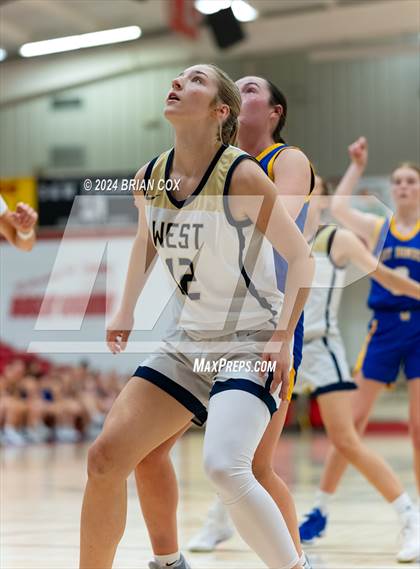 Thumbnail 2 in Mountain Home vs Bentonville West (Billy Ply Classic) photogallery.
