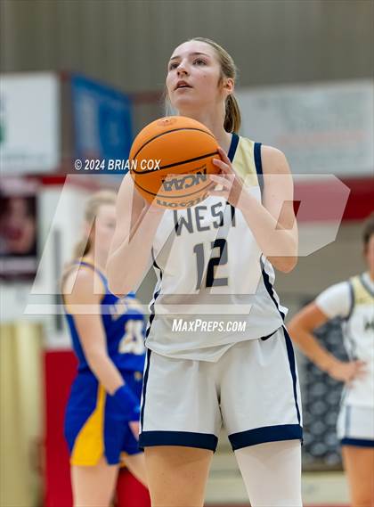 Thumbnail 2 in Mountain Home vs Bentonville West (Billy Ply Classic) photogallery.