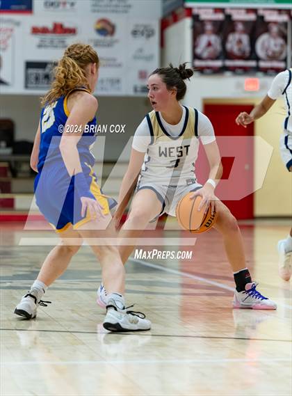 Thumbnail 3 in Mountain Home vs Bentonville West (Billy Ply Classic) photogallery.
