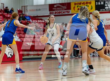 Thumbnail 2 in Mountain Home vs Bentonville West (Billy Ply Classic) photogallery.