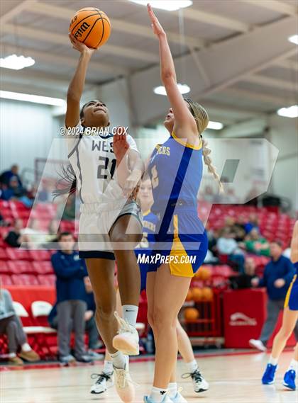 Thumbnail 2 in Mountain Home vs Bentonville West (Billy Ply Classic) photogallery.