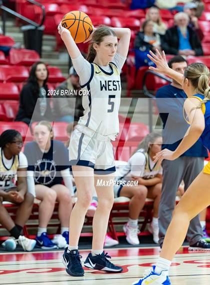 Thumbnail 3 in Mountain Home vs Bentonville West (Billy Ply Classic) photogallery.