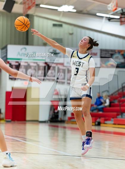 Thumbnail 1 in Mountain Home vs Bentonville West (Billy Ply Classic) photogallery.