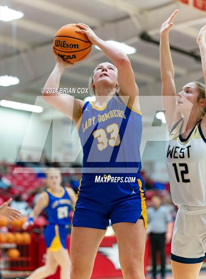 Thumbnail 1 in Mountain Home vs Bentonville West (Billy Ply Classic) photogallery.