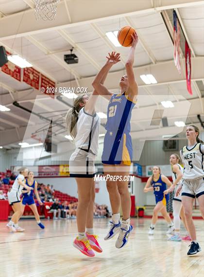 Thumbnail 1 in Mountain Home vs Bentonville West (Billy Ply Classic) photogallery.