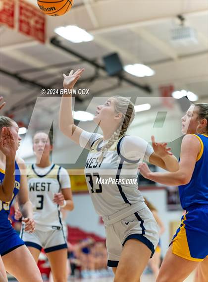 Thumbnail 2 in Mountain Home vs Bentonville West (Billy Ply Classic) photogallery.