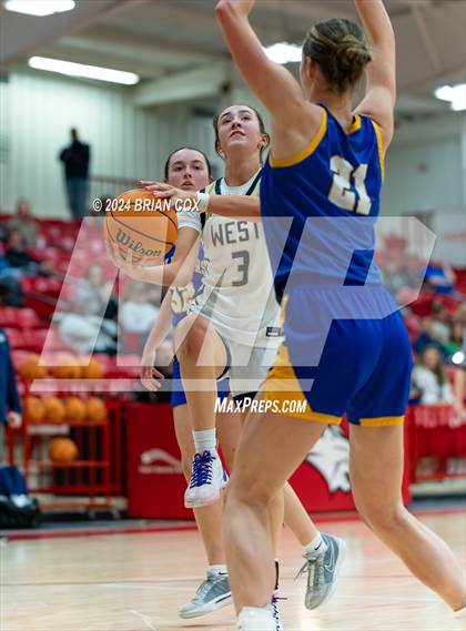 Thumbnail 3 in Mountain Home vs Bentonville West (Billy Ply Classic) photogallery.