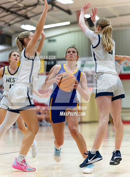 Thumbnail 3 in Mountain Home vs Bentonville West (Billy Ply Classic) photogallery.