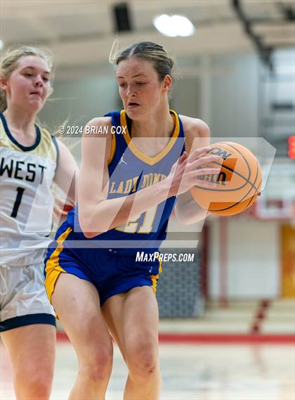 Thumbnail 1 in Mountain Home vs Bentonville West (Billy Ply Classic) photogallery.