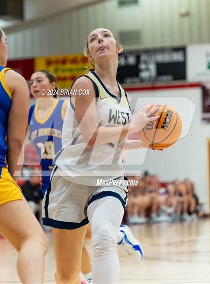 Thumbnail 2 in Mountain Home vs Bentonville West (Billy Ply Classic) photogallery.