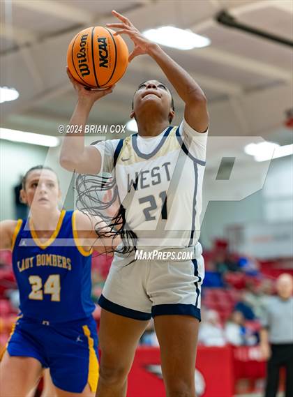 Thumbnail 1 in Mountain Home vs Bentonville West (Billy Ply Classic) photogallery.