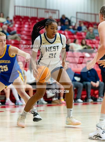 Thumbnail 3 in Mountain Home vs Bentonville West (Billy Ply Classic) photogallery.