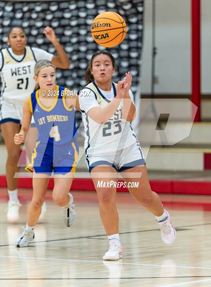 Thumbnail 3 in Mountain Home vs Bentonville West (Billy Ply Classic) photogallery.