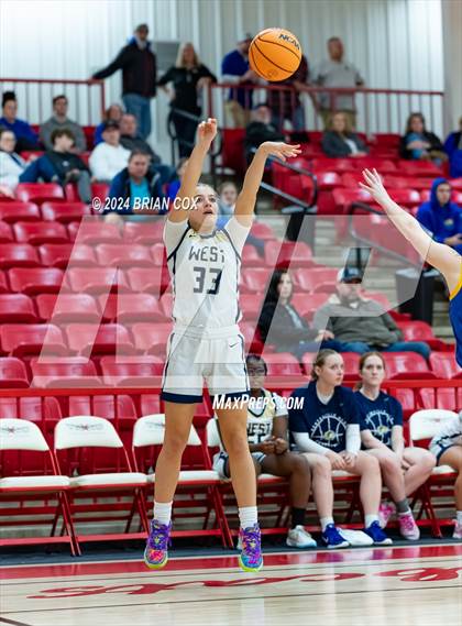 Thumbnail 2 in Mountain Home vs Bentonville West (Billy Ply Classic) photogallery.