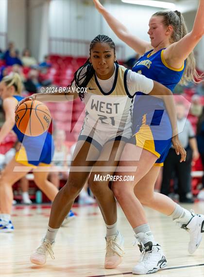 Thumbnail 3 in Mountain Home vs Bentonville West (Billy Ply Classic) photogallery.