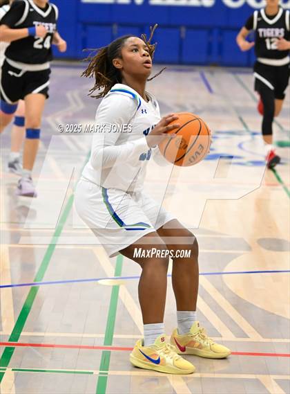 Thumbnail 3 in Xavier College Prep vs. Millennium photogallery.