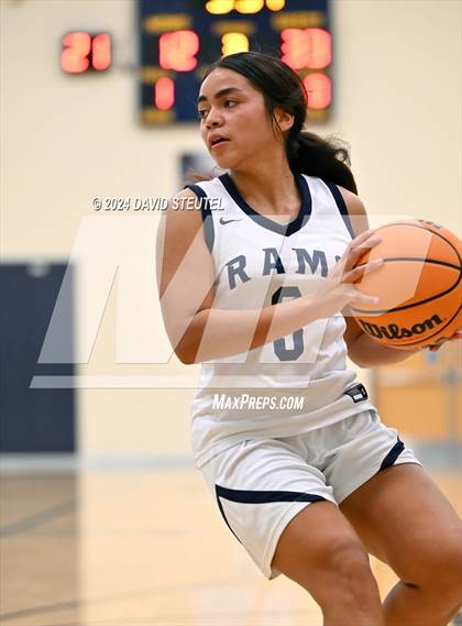 Thumbnail 1 in Sacramento vs. Casa Roble (Rumble on the River) photogallery.
