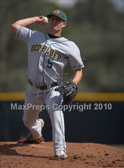 Thumbnail 2 in Pleasant Valley vs. Red Bluff (CIF NS D1 Final) photogallery.