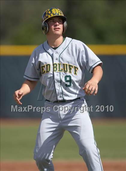 Thumbnail 2 in Pleasant Valley vs. Red Bluff (CIF NS D1 Final) photogallery.