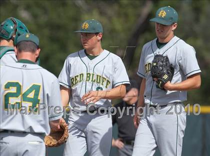 Thumbnail 1 in Pleasant Valley vs. Red Bluff (CIF NS D1 Final) photogallery.