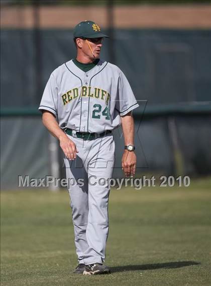 Thumbnail 2 in Pleasant Valley vs. Red Bluff (CIF NS D1 Final) photogallery.
