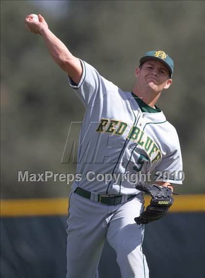 Thumbnail 3 in Pleasant Valley vs. Red Bluff (CIF NS D1 Final) photogallery.