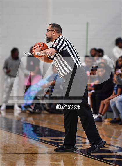 Thumbnail 2 in La Vega vs Madisonville (UIL 4A Reg III Final) photogallery.