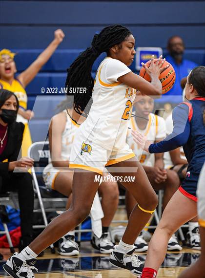 Thumbnail 3 in La Vega vs Madisonville (UIL 4A Reg III Final) photogallery.