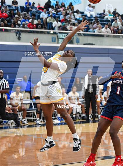 Thumbnail 1 in La Vega vs Madisonville (UIL 4A Reg III Final) photogallery.