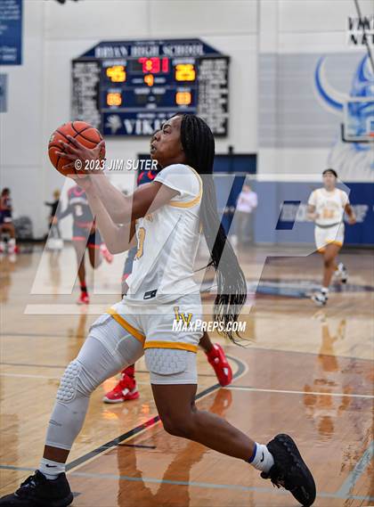 Thumbnail 1 in La Vega vs Madisonville (UIL 4A Reg III Final) photogallery.