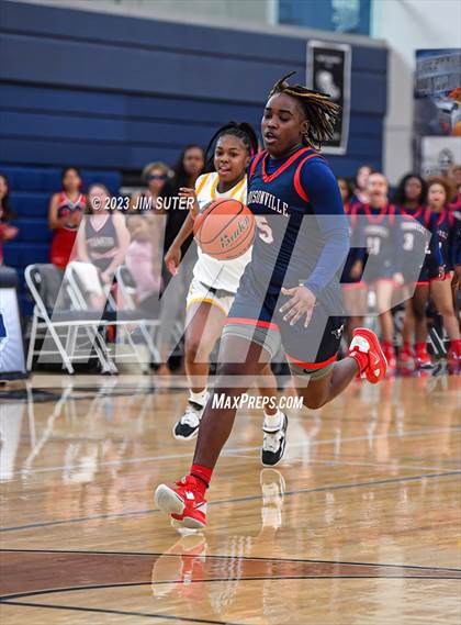 Thumbnail 2 in La Vega vs Madisonville (UIL 4A Reg III Final) photogallery.
