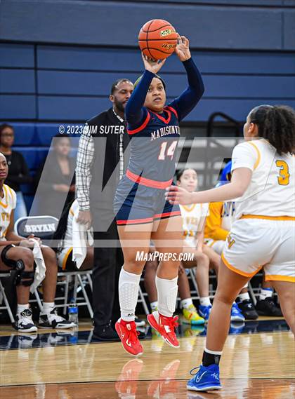 Thumbnail 2 in La Vega vs Madisonville (UIL 4A Reg III Final) photogallery.