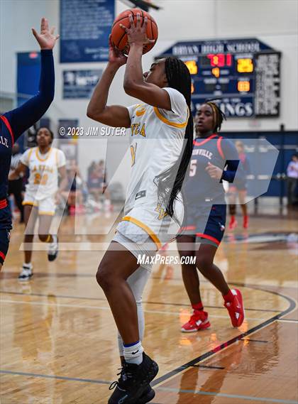 Thumbnail 2 in La Vega vs Madisonville (UIL 4A Reg III Final) photogallery.