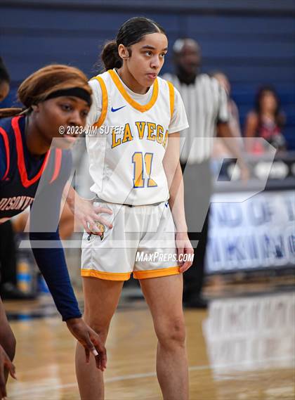 Thumbnail 3 in La Vega vs Madisonville (UIL 4A Reg III Final) photogallery.