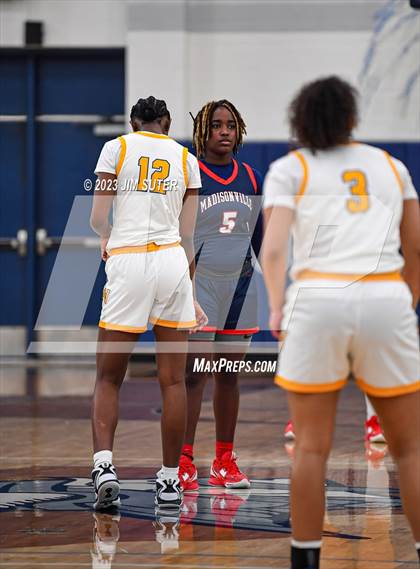Thumbnail 3 in La Vega vs Madisonville (UIL 4A Reg III Final) photogallery.