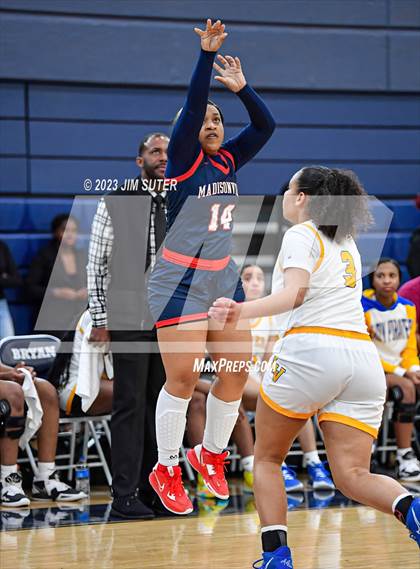 Thumbnail 3 in La Vega vs Madisonville (UIL 4A Reg III Final) photogallery.