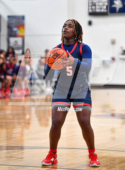 Thumbnail 1 in La Vega vs Madisonville (UIL 4A Reg III Final) photogallery.
