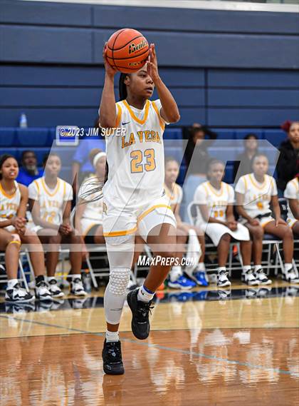 Thumbnail 3 in La Vega vs Madisonville (UIL 4A Reg III Final) photogallery.