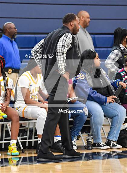 Thumbnail 1 in La Vega vs Madisonville (UIL 4A Reg III Final) photogallery.