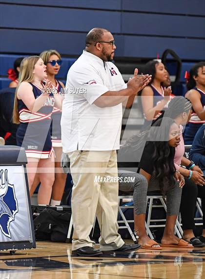 Thumbnail 2 in La Vega vs Madisonville (UIL 4A Reg III Final) photogallery.