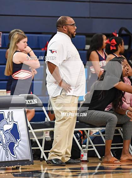 Thumbnail 2 in La Vega vs Madisonville (UIL 4A Reg III Final) photogallery.