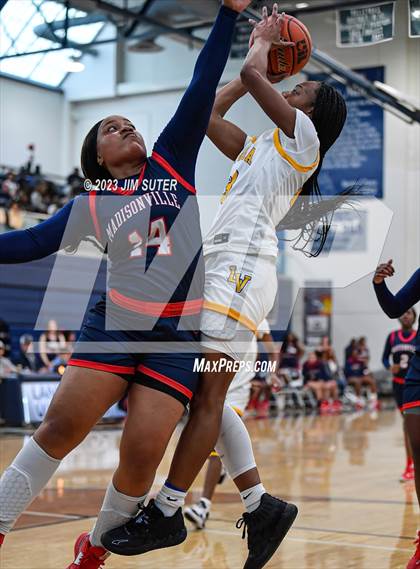 Thumbnail 1 in La Vega vs Madisonville (UIL 4A Reg III Final) photogallery.