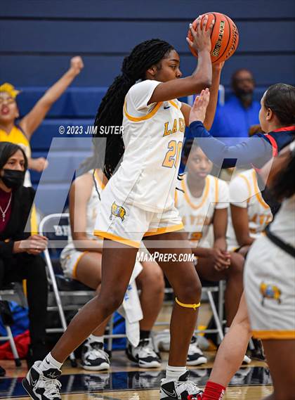 Thumbnail 2 in La Vega vs Madisonville (UIL 4A Reg III Final) photogallery.