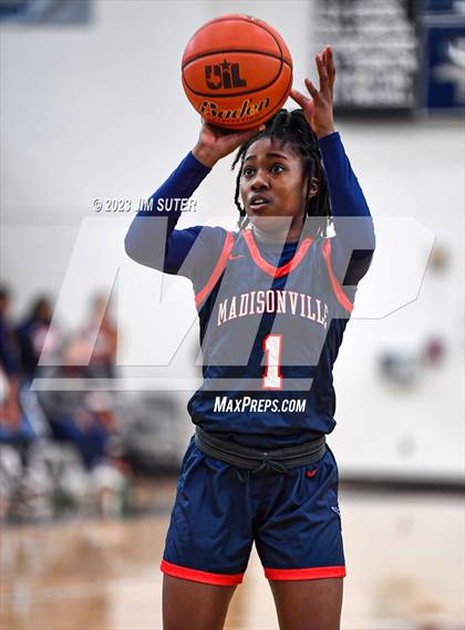 Thumbnail 2 in La Vega vs Madisonville (UIL 4A Reg III Final) photogallery.