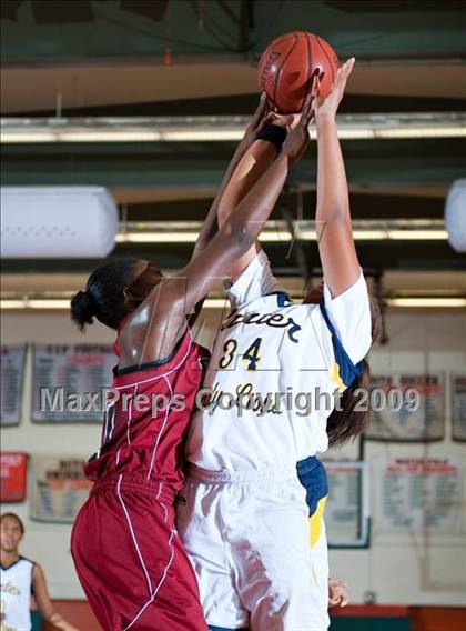 Thumbnail 2 in Carter vs. Patriot (Lady Bears Holiday Classic) photogallery.