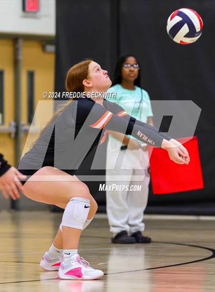 Thumbnail 1 in Anna vs. Tom Bean (Hwy 75 Volleyfest) photogallery.